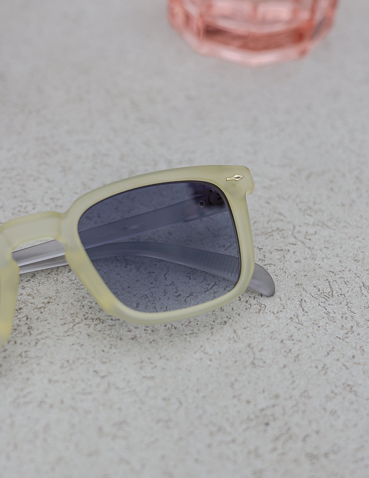 Ivory Dawn – Frosted Olive 1.0