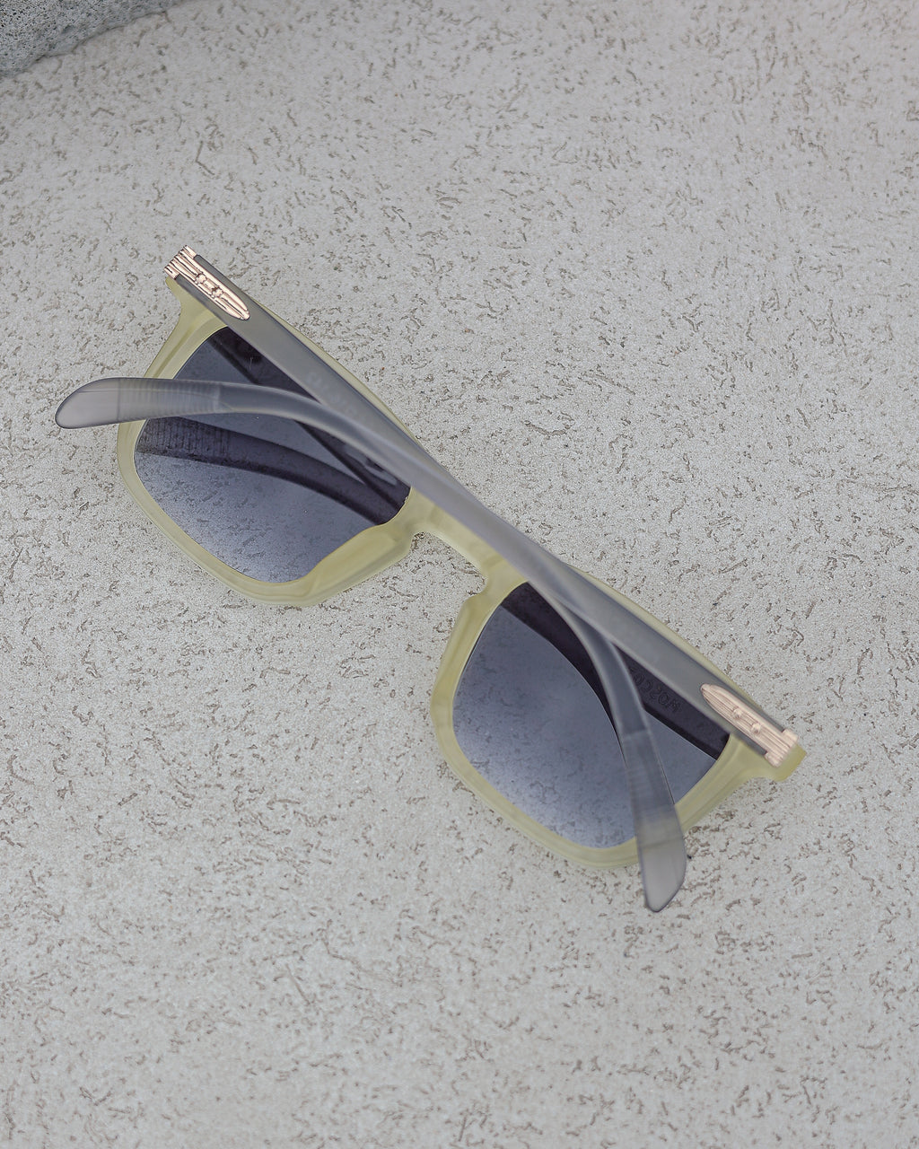 Ivory Dawn – Frosted Olive 1.0