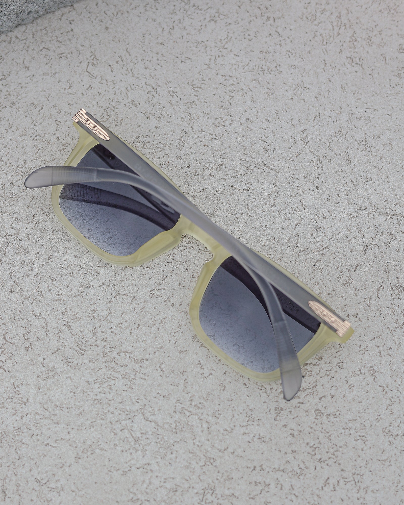 Ivory Dawn – Frosted Olive 1.0